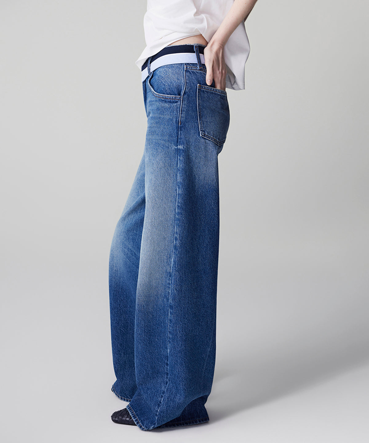 Zoomed Contrast Waist Wide Leg Jeans