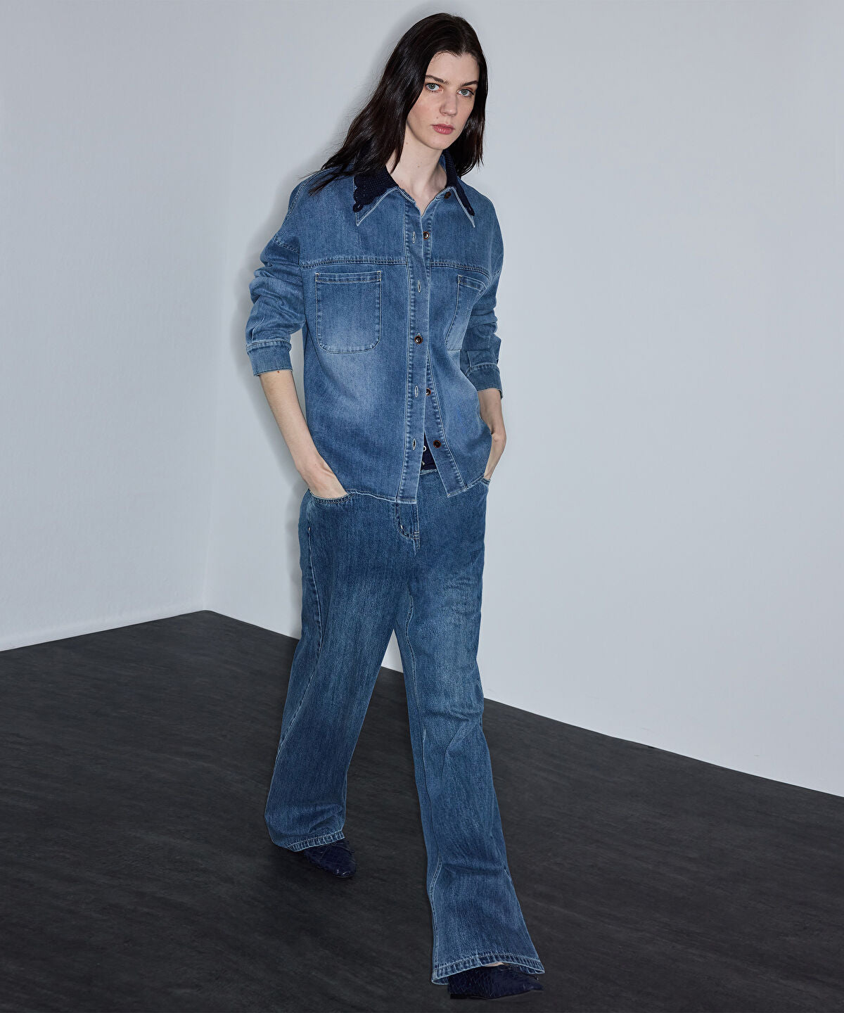Zoomed Crochet Collar Denim Shirt