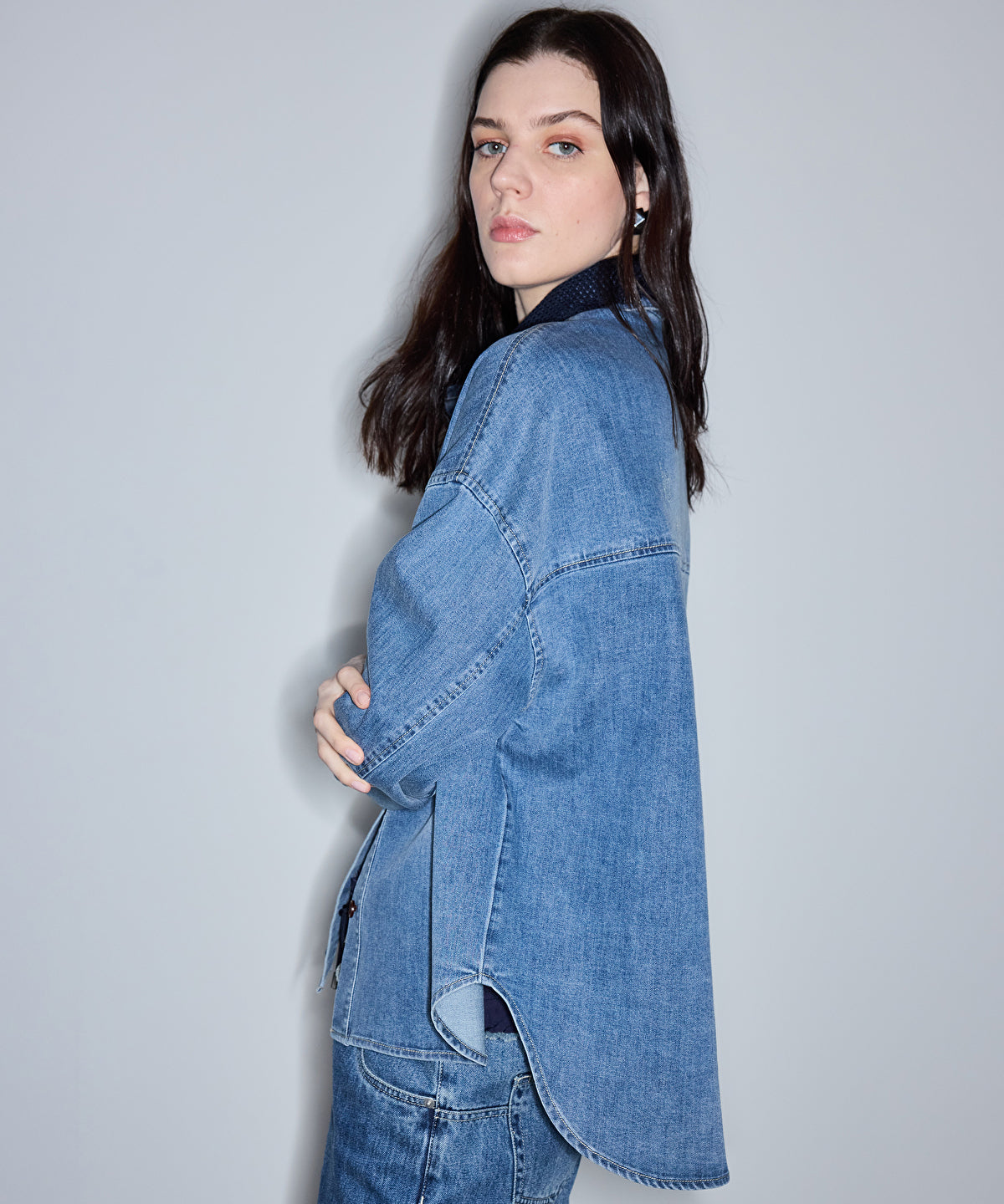 Zoomed Crochet Collar Denim Shirt