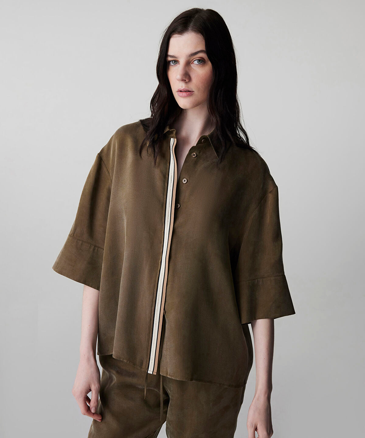 Zoomed Rhinestone Embellished Contrast Piped Shirt