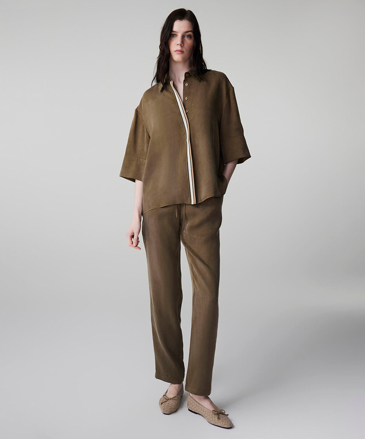 Zoomed Rhinestone Embellished Contrast Piped Shirt
