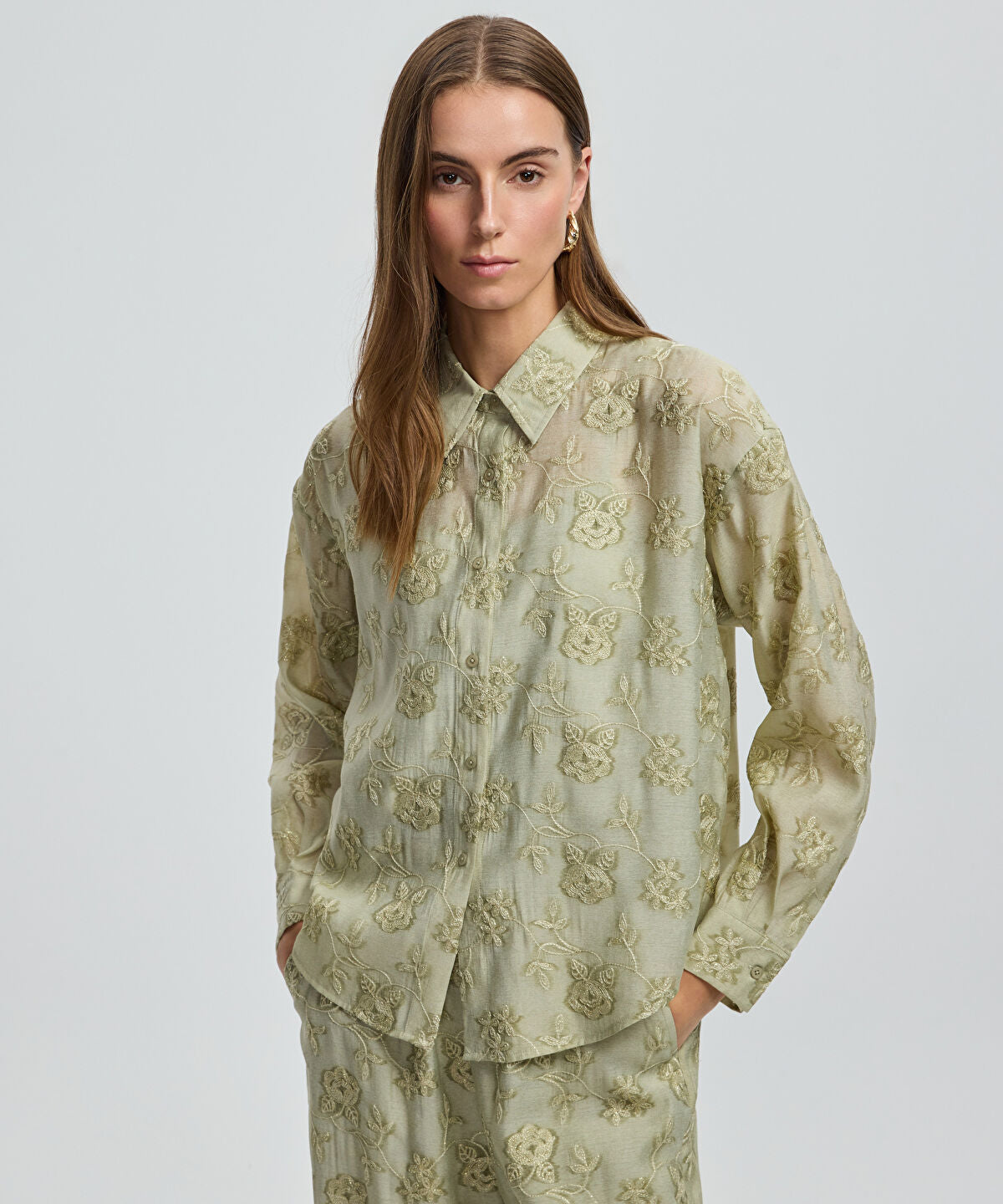 Zoomed Floral Embroidered Shirt