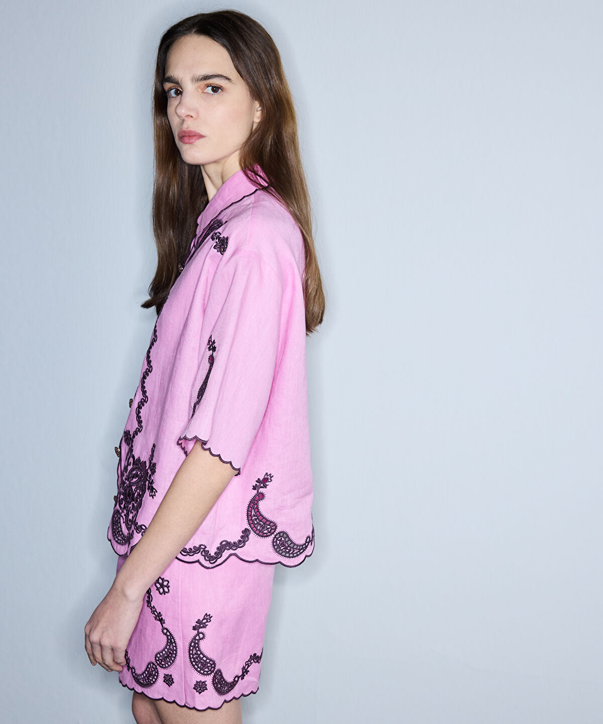 Zoomed Linen Shirt with Contrast Embroidery