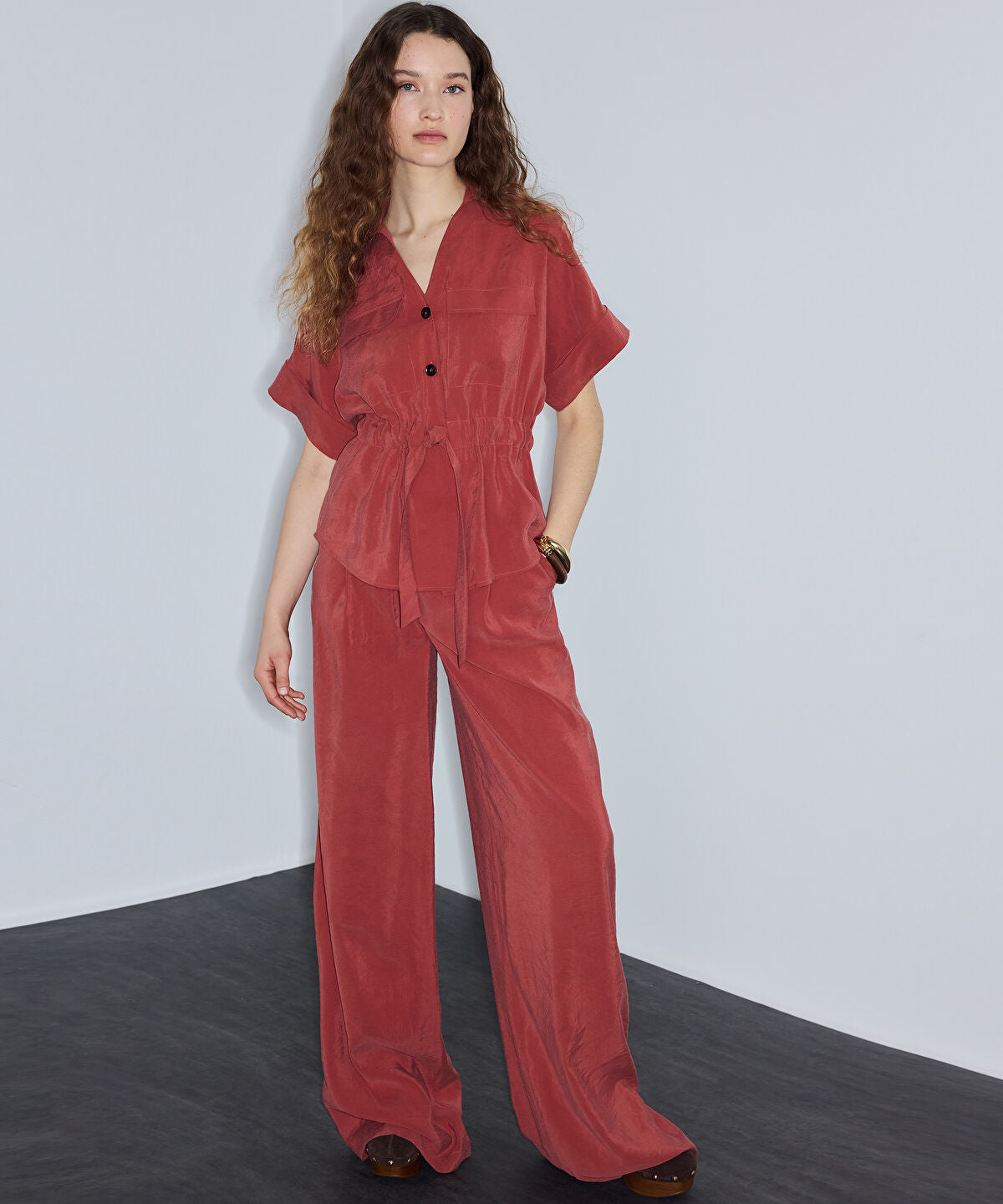 Zoomed Adjustable Waist Shirt