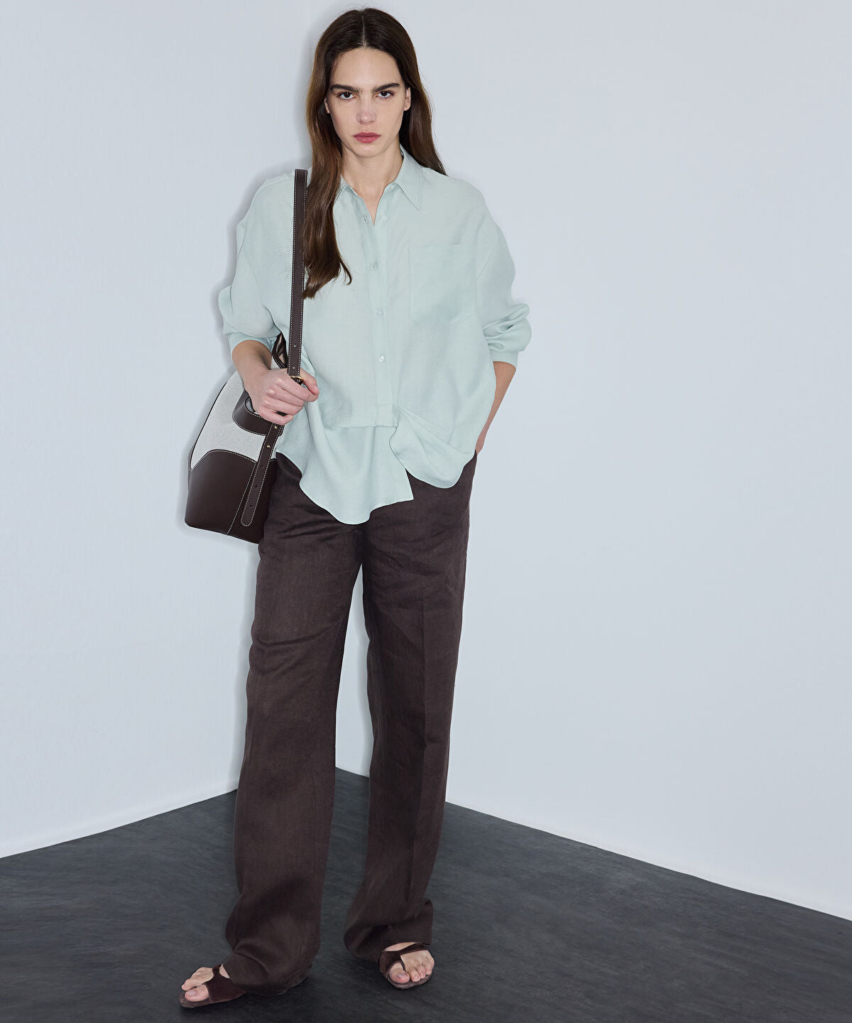 Zoomed Asymmetric Twisted Shirt
