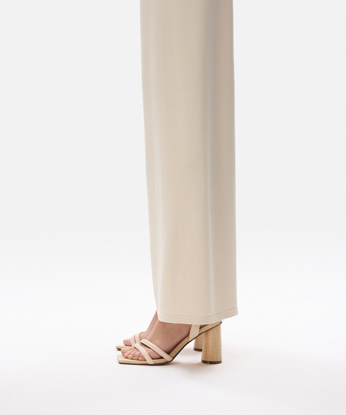 Zoomed Contrast-Textured Heels