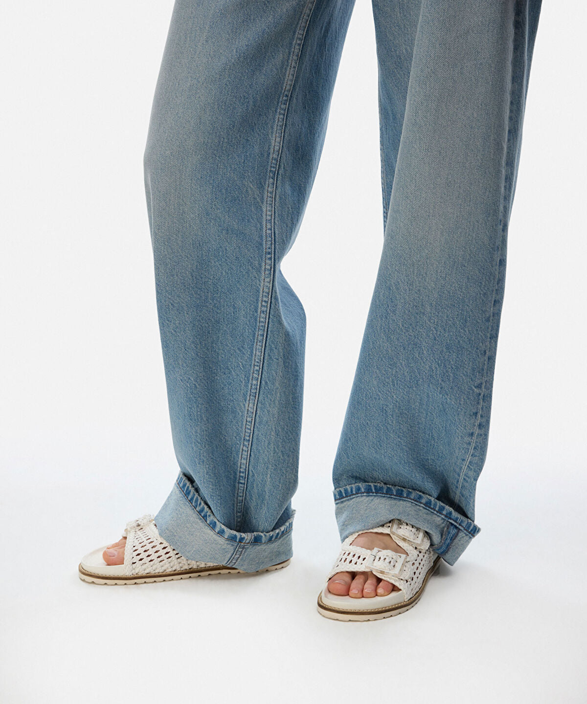 Zoomed SLIPPERS