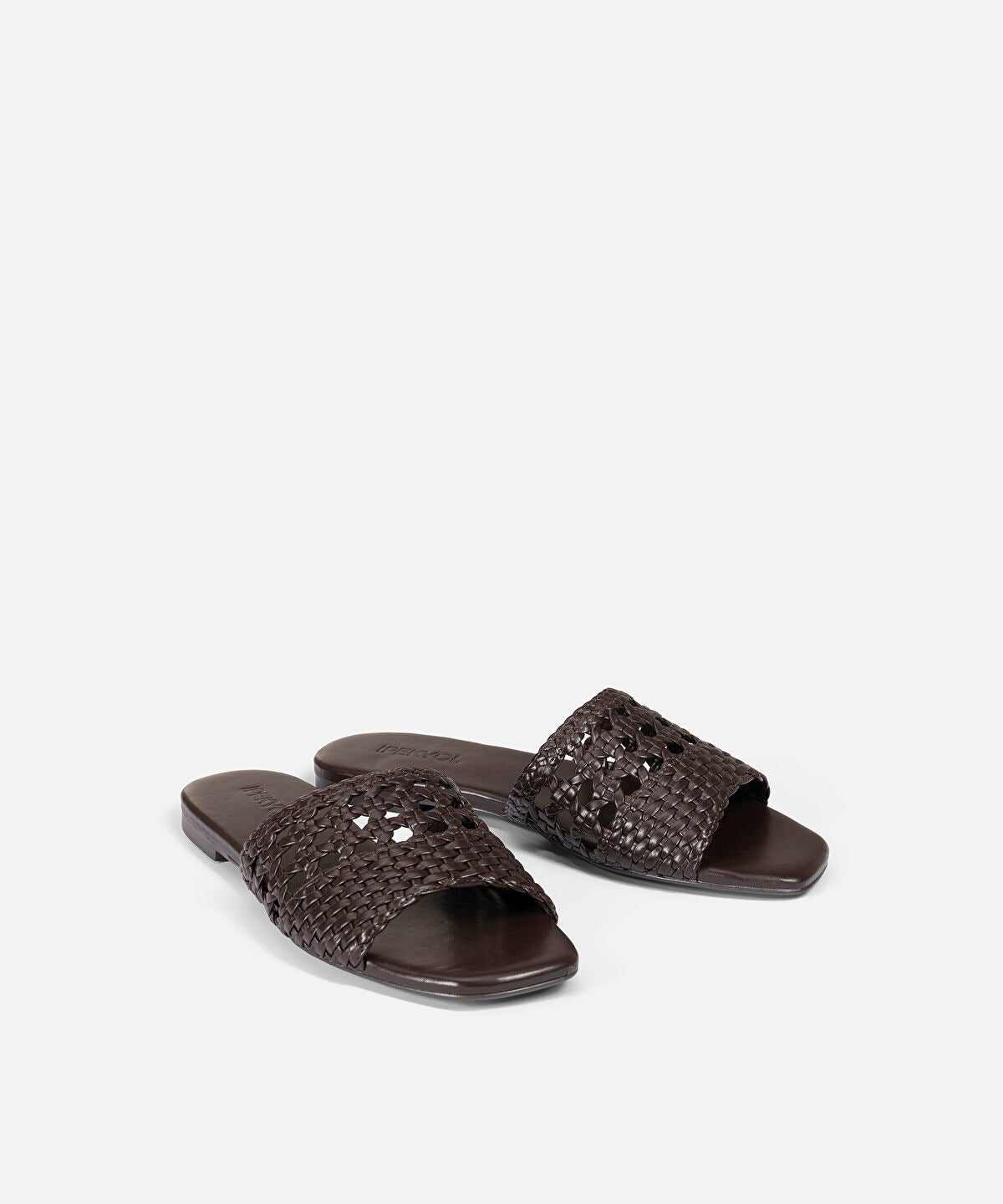 Zoomed Woven Slides
