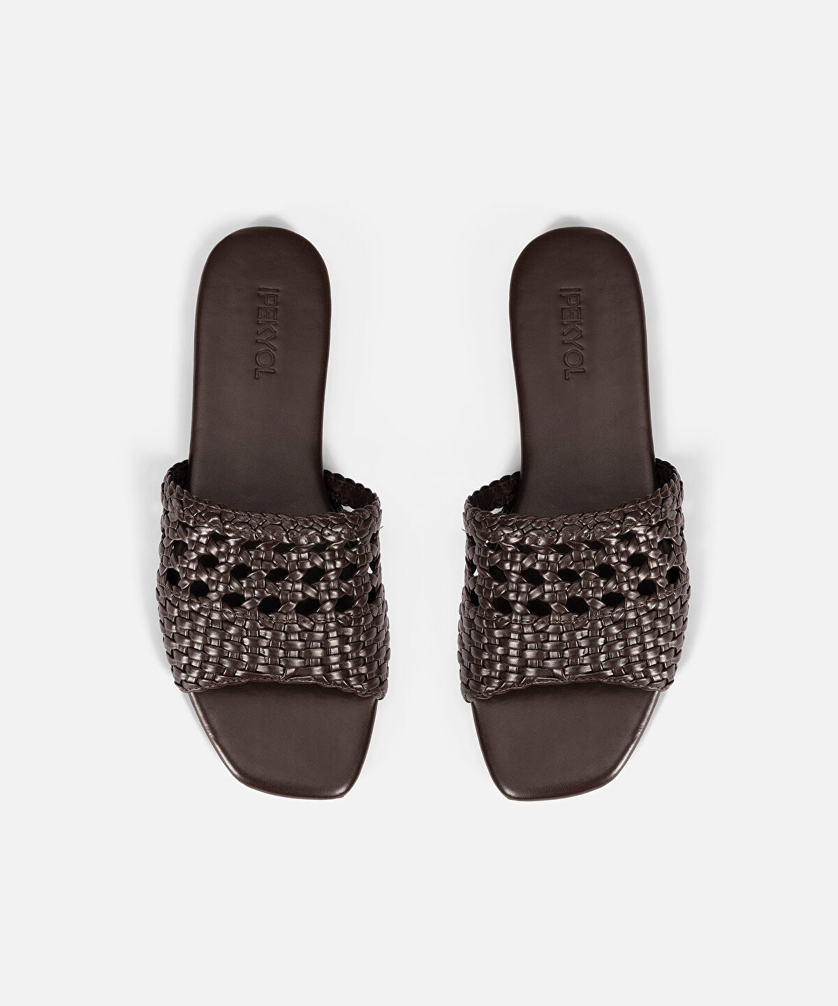 Zoomed Woven Slides