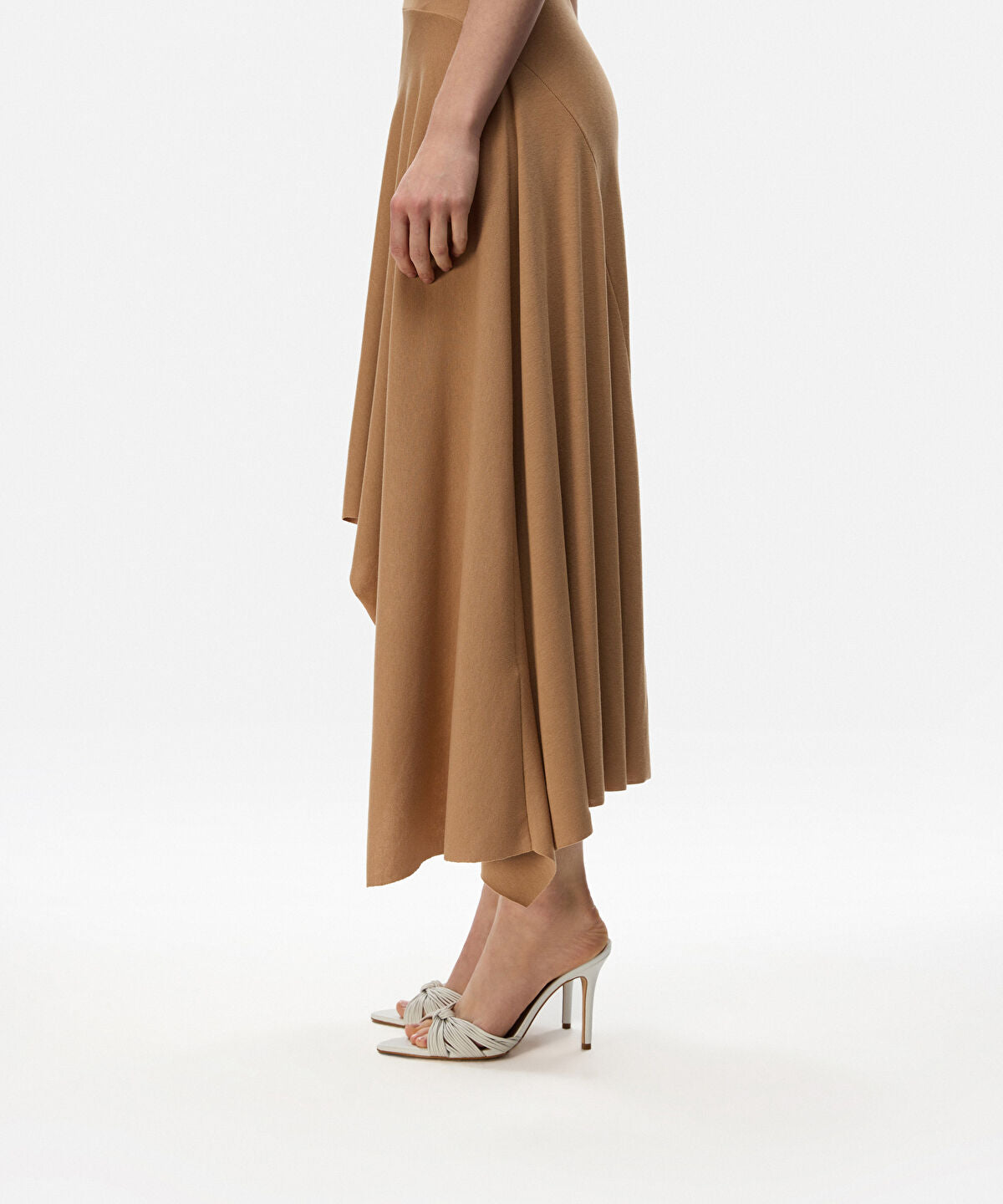 Zoomed Knot Accent Heeled Slides