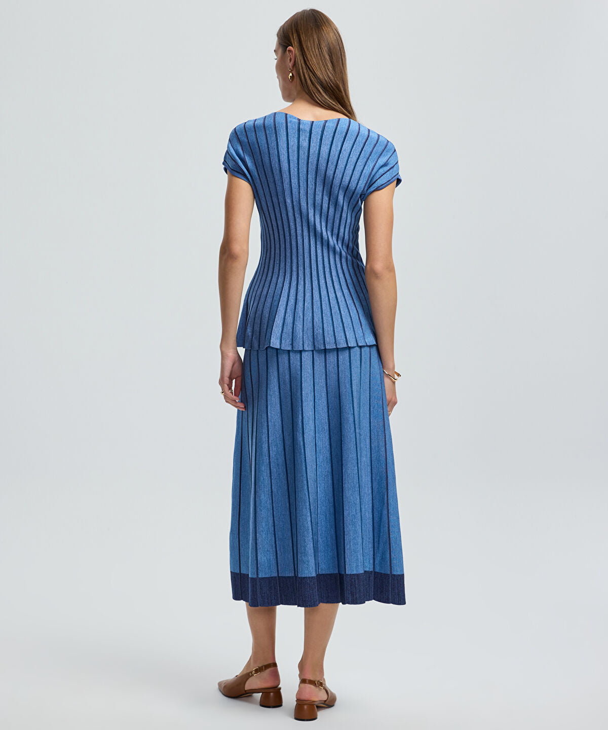 Zoomed Contrast Trim Knit Top