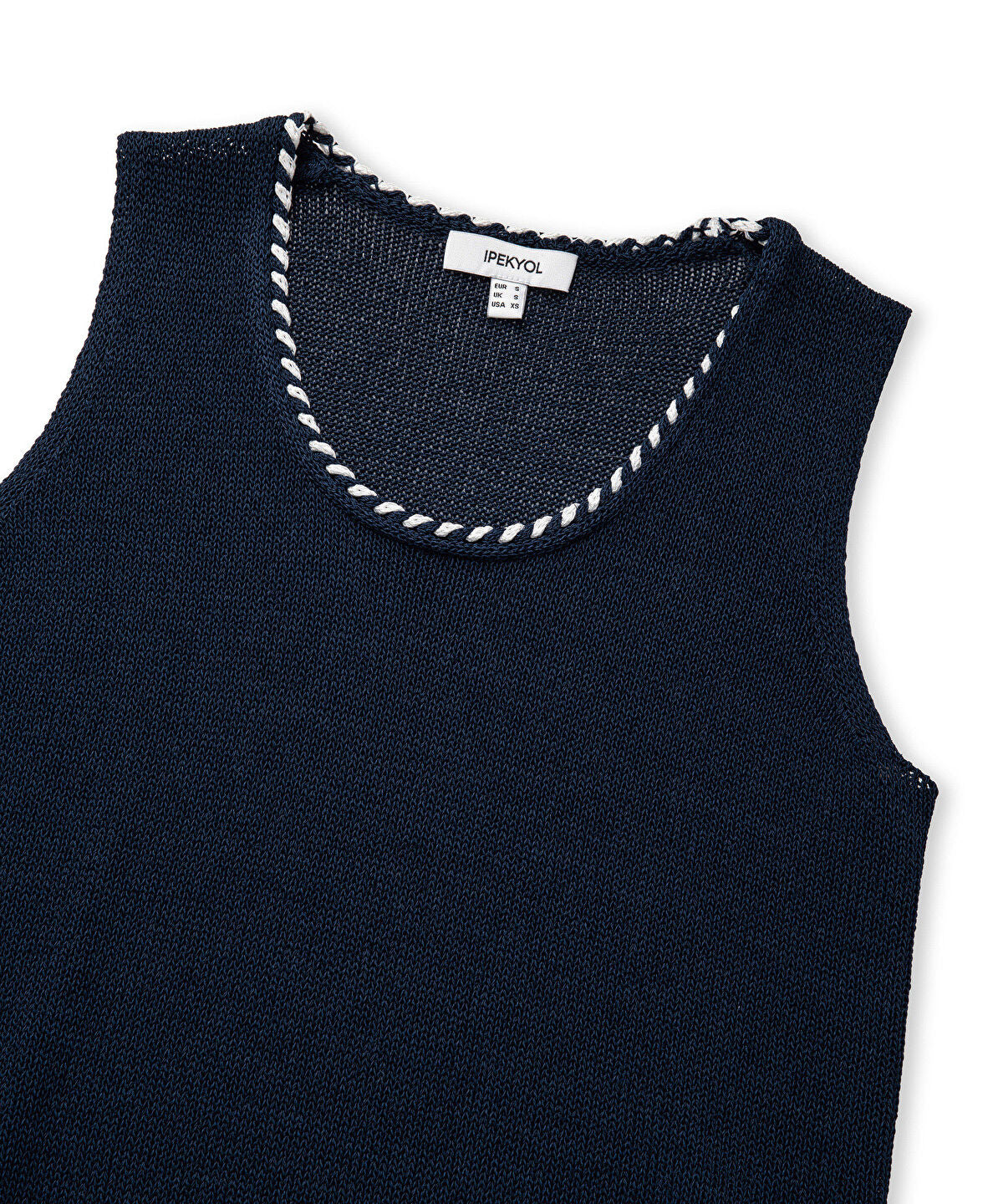 Zoomed Knit Top with Contrast Piping