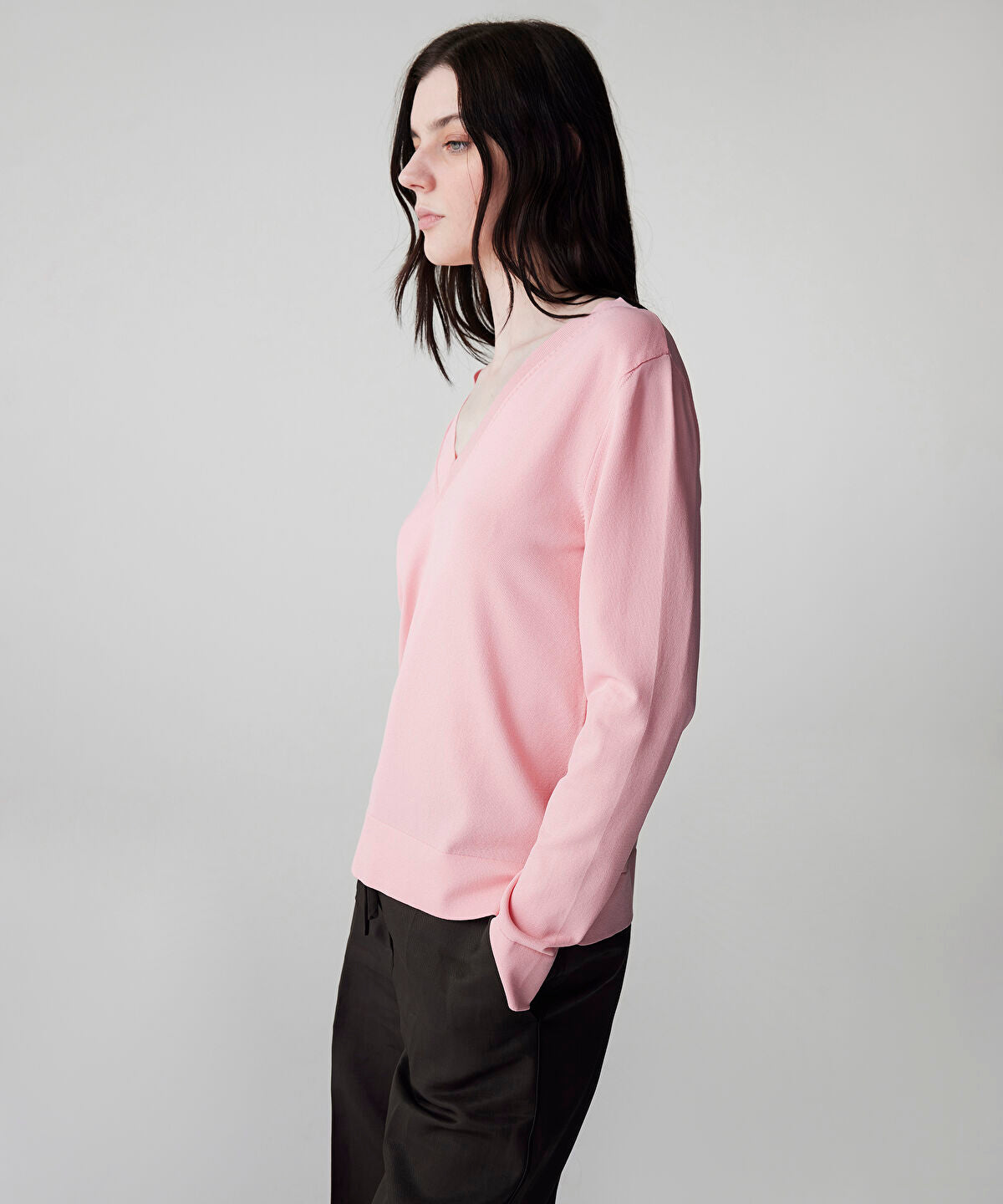 Zoomed V-Neck Basic Knit Top
