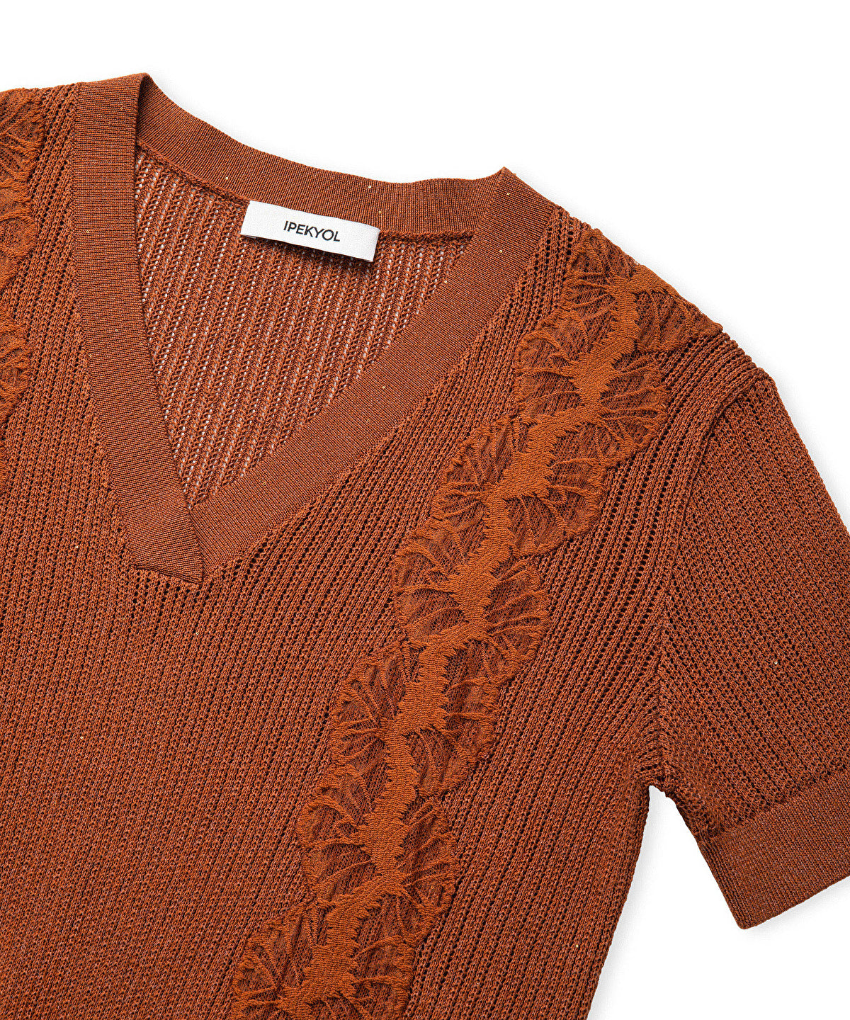 Zoomed Emboridered Knit Top