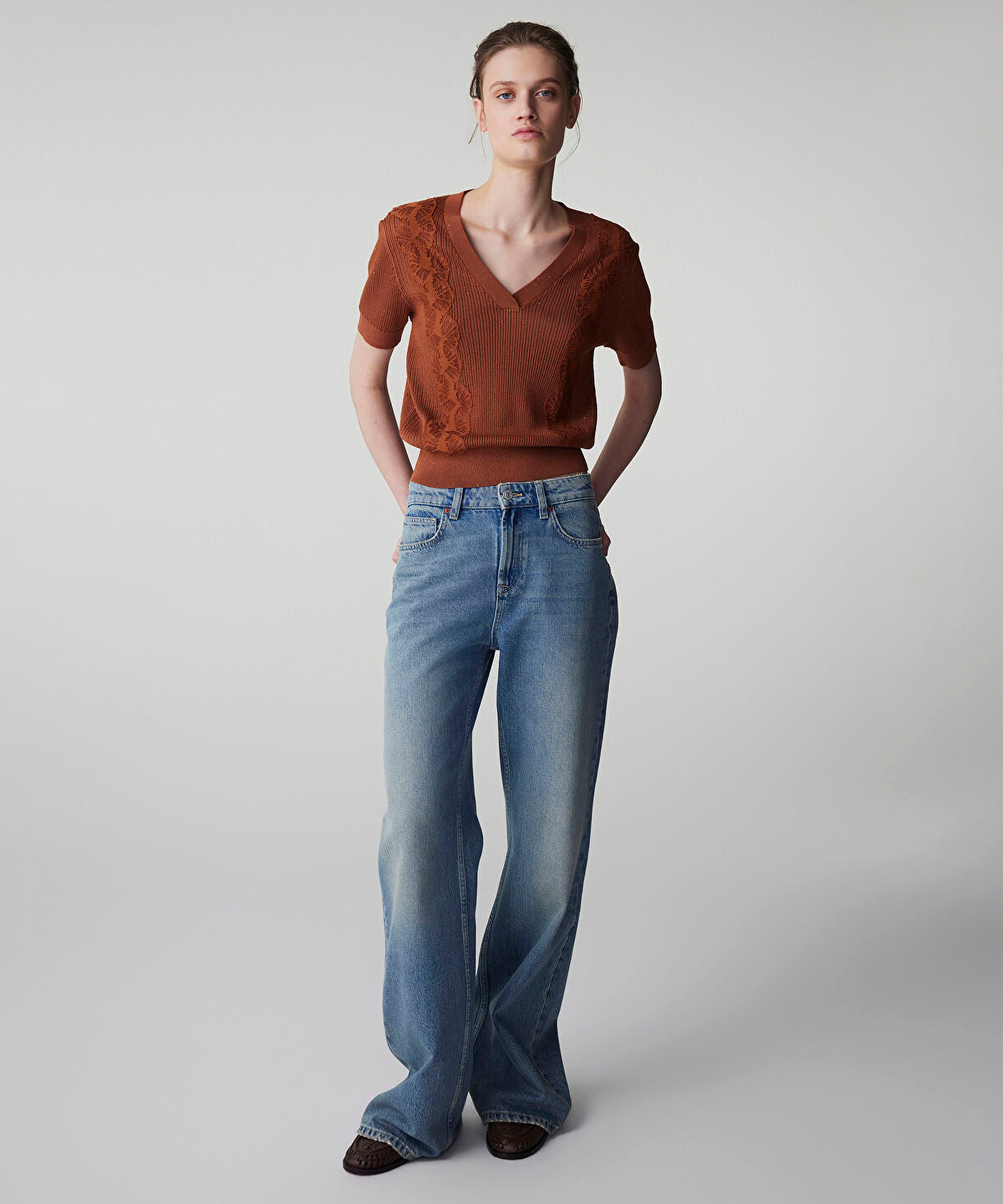 Zoomed Emboridered Knit Top