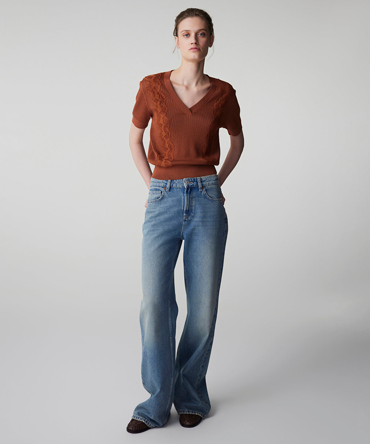 Zoomed Emboridered Knit Top