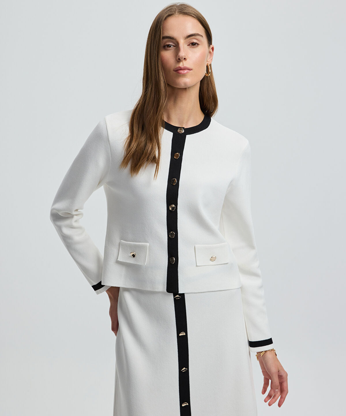 Zoomed Contrast Trim Knit Cardigan
