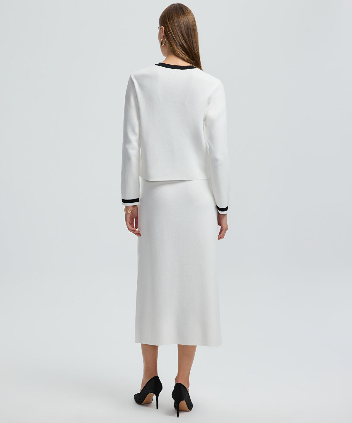 Zoomed Contrast Trim Knit Cardigan