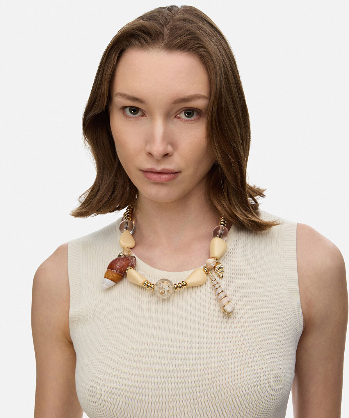 Zoomed Shell and Resin Necklace