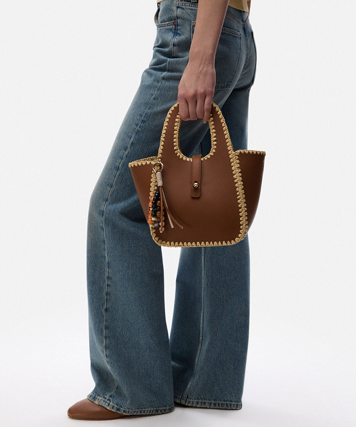 Zoomed Contrast Stitch Bag