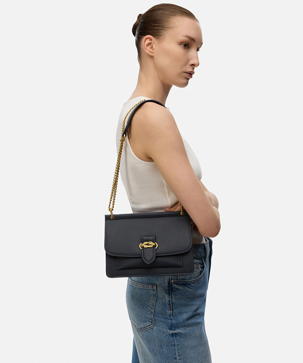 Zoomed Chain Strap Bag