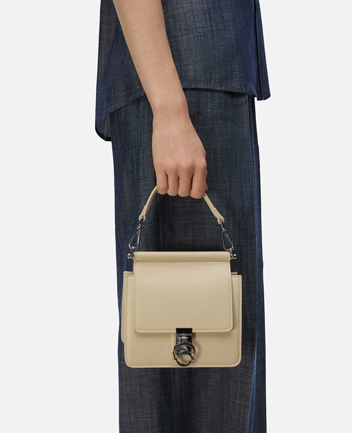 Zoomed Locket Leather-Effect Bag