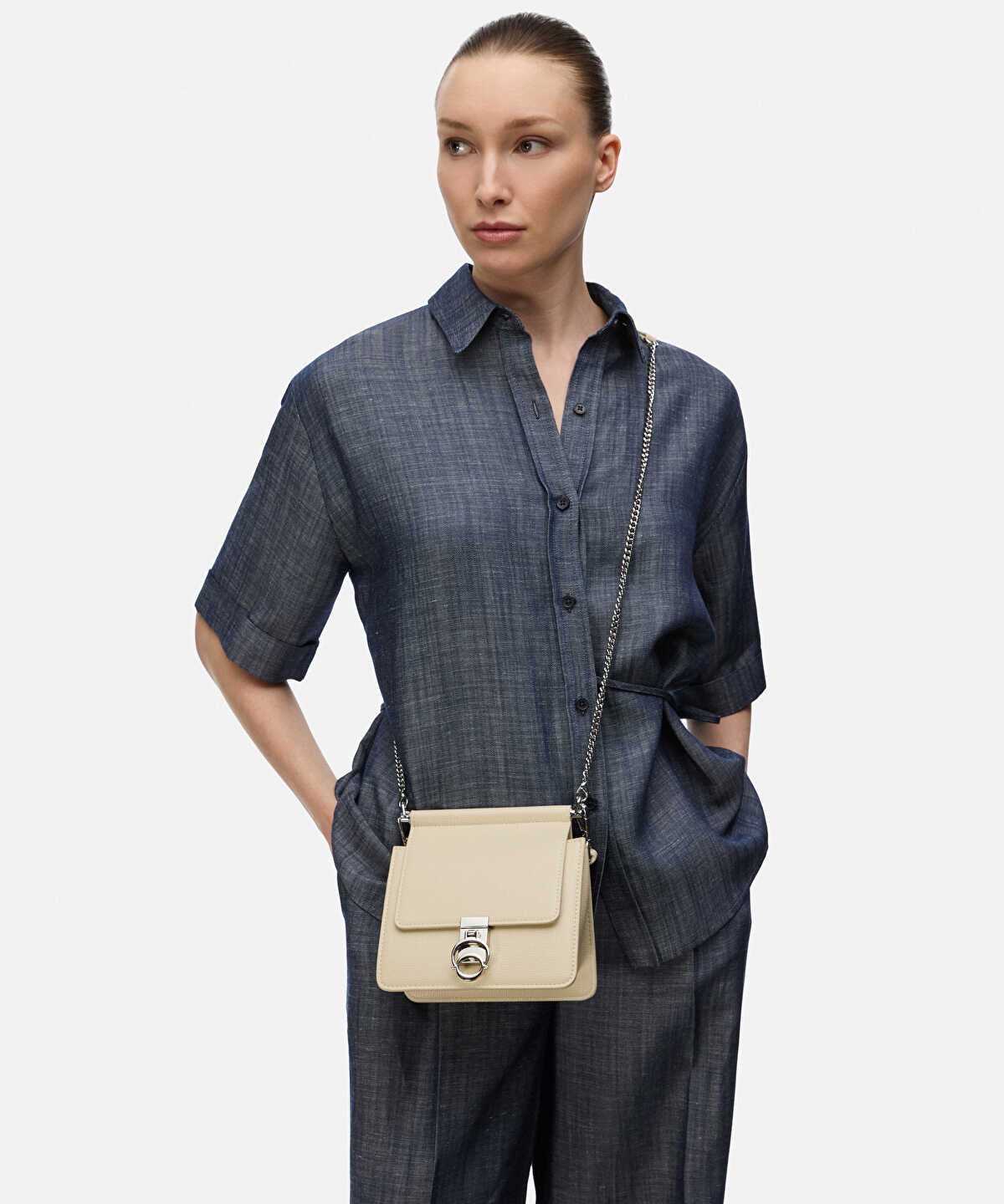 Zoomed Locket Leather-Effect Bag