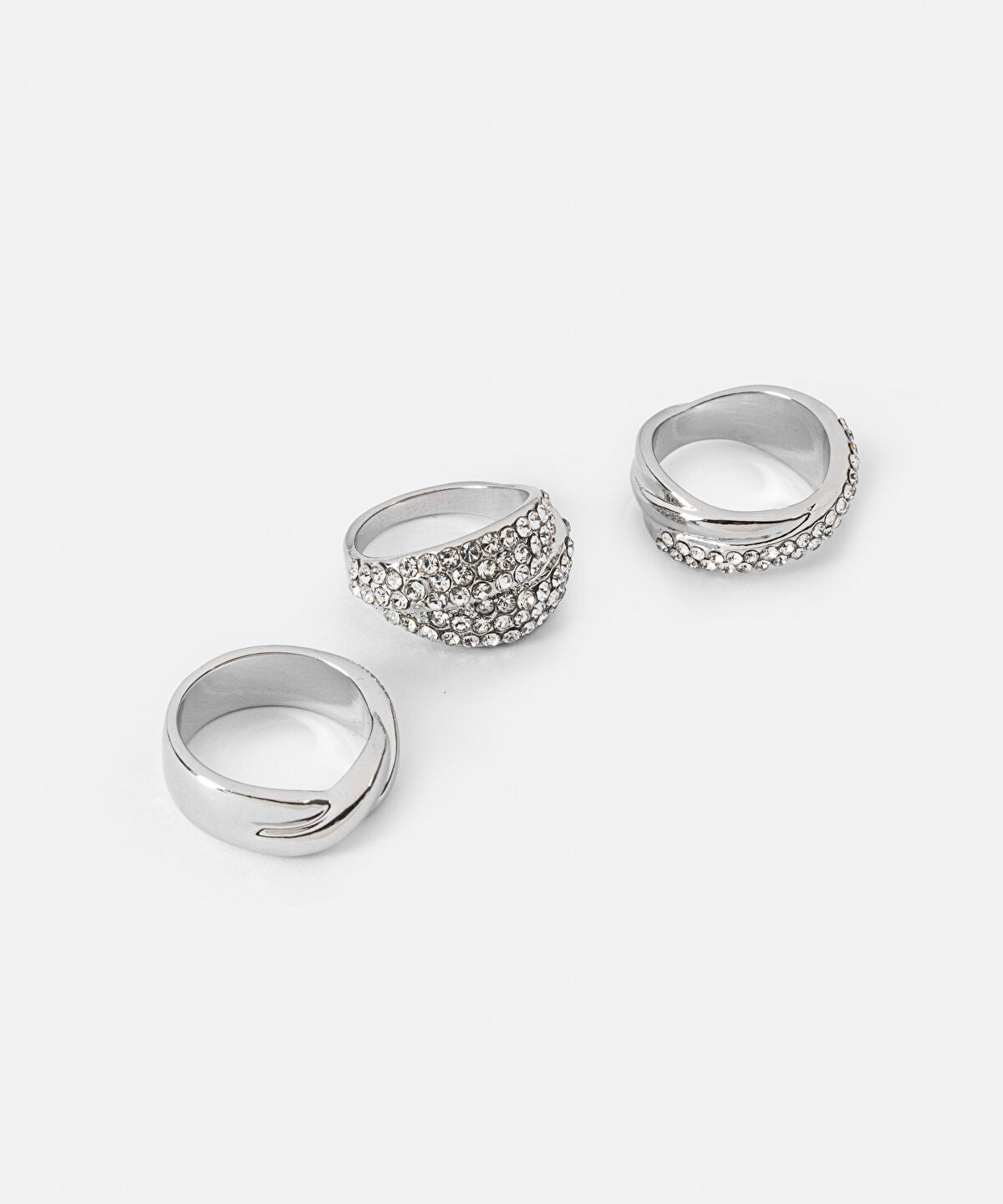 Zoomed Crystal Embellished Ring Set