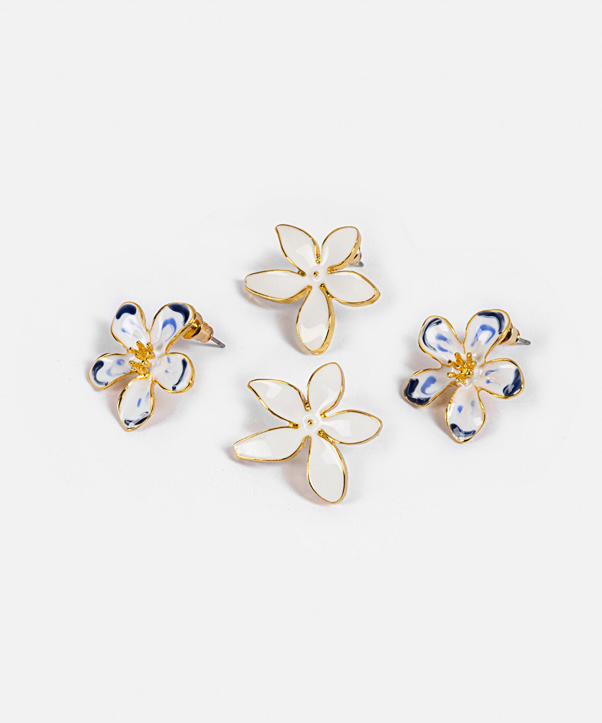 Zoomed Pack of 2 Floral Earrings