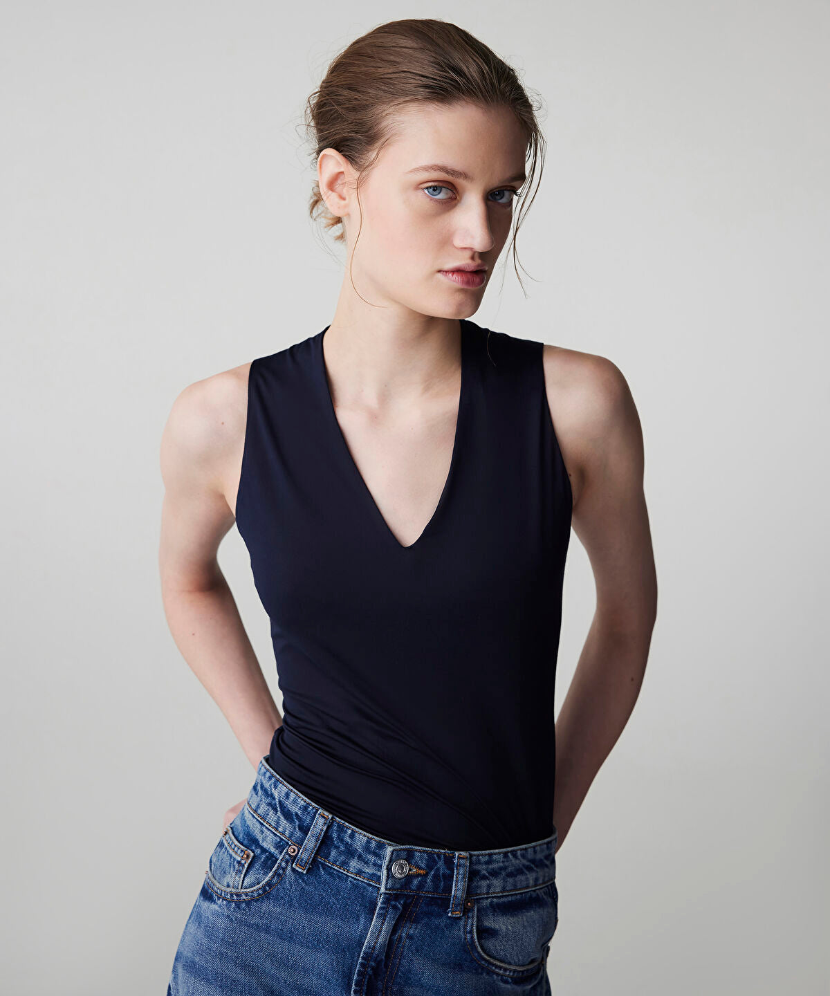 Zoomed Crossover Back V-Neck T-Shirt