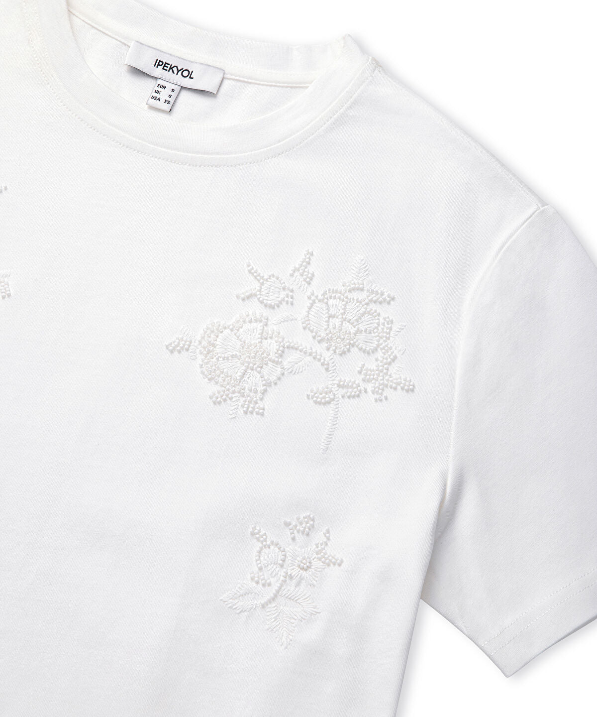 Zoomed Floral Embroidery T-Shirt