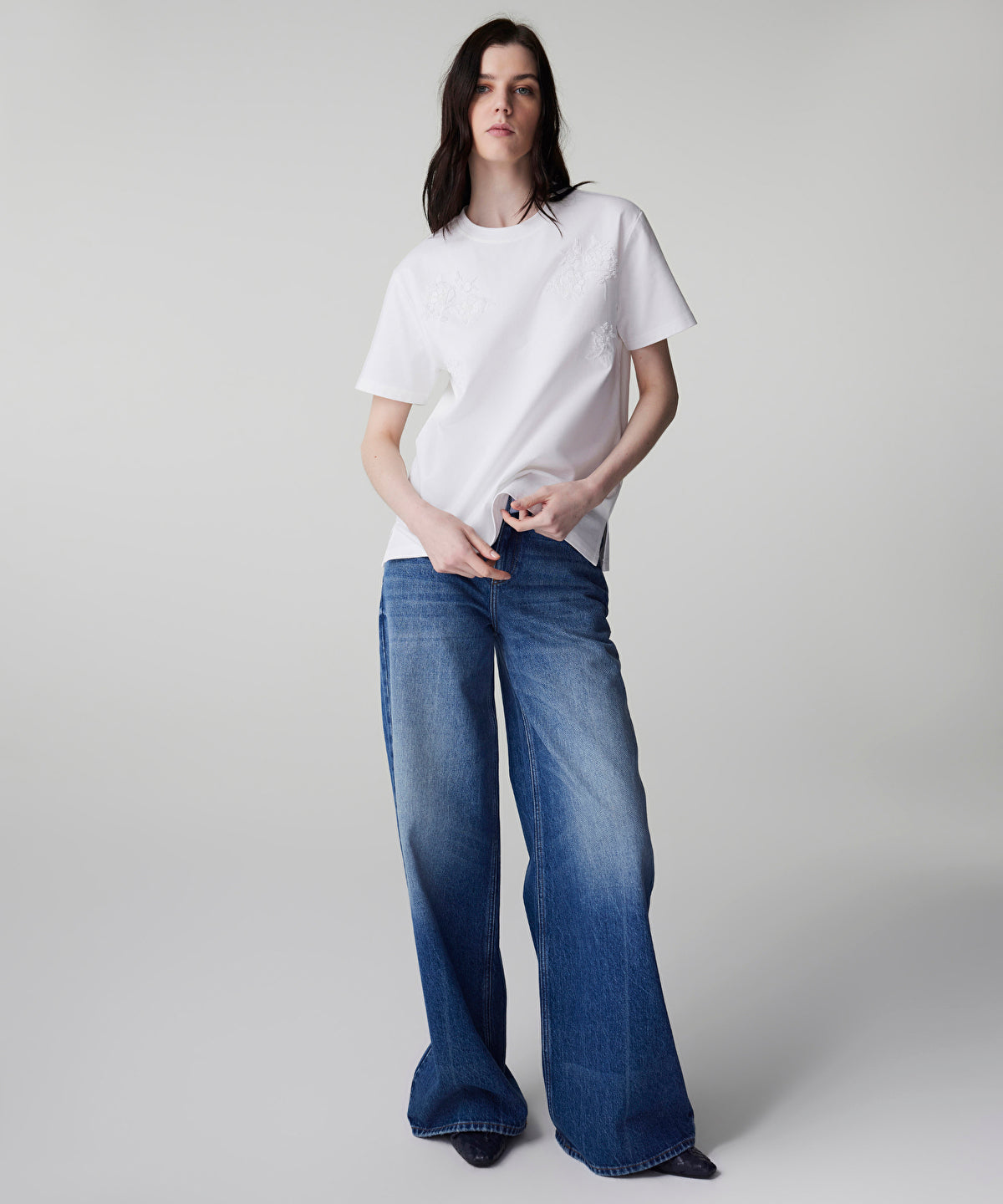 Zoomed Floral Embroidery T-Shirt