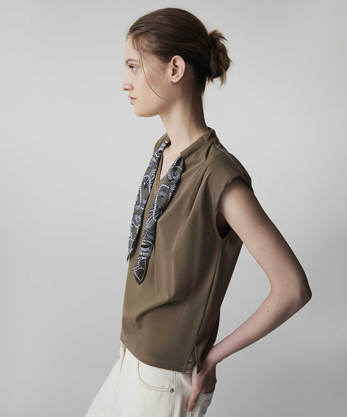 T-Shirt with Printed Scarf