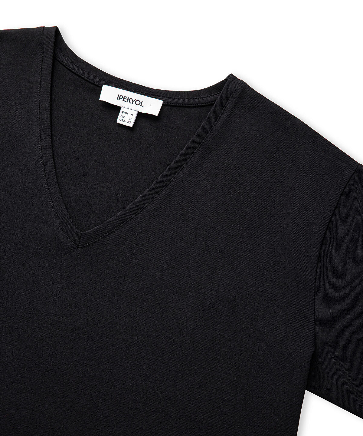 Zoomed V-Neck Basic T-Shirt
