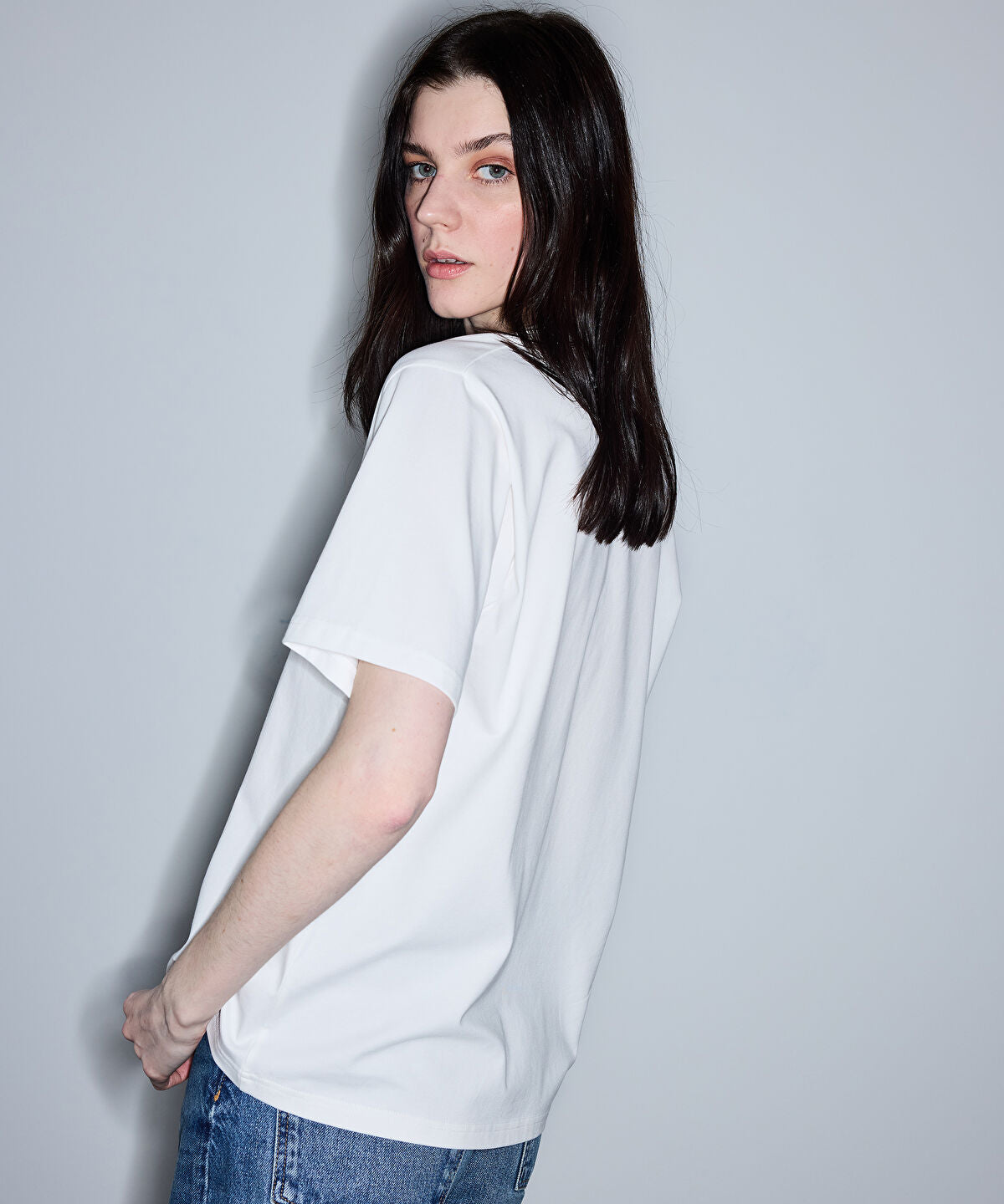 Zoomed V-Neck Basic T-Shirt