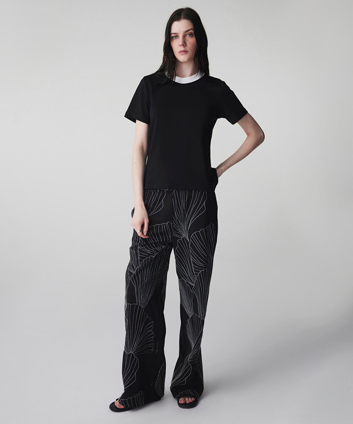 Zoomed Contrast Collar Color-Block T-Shirt