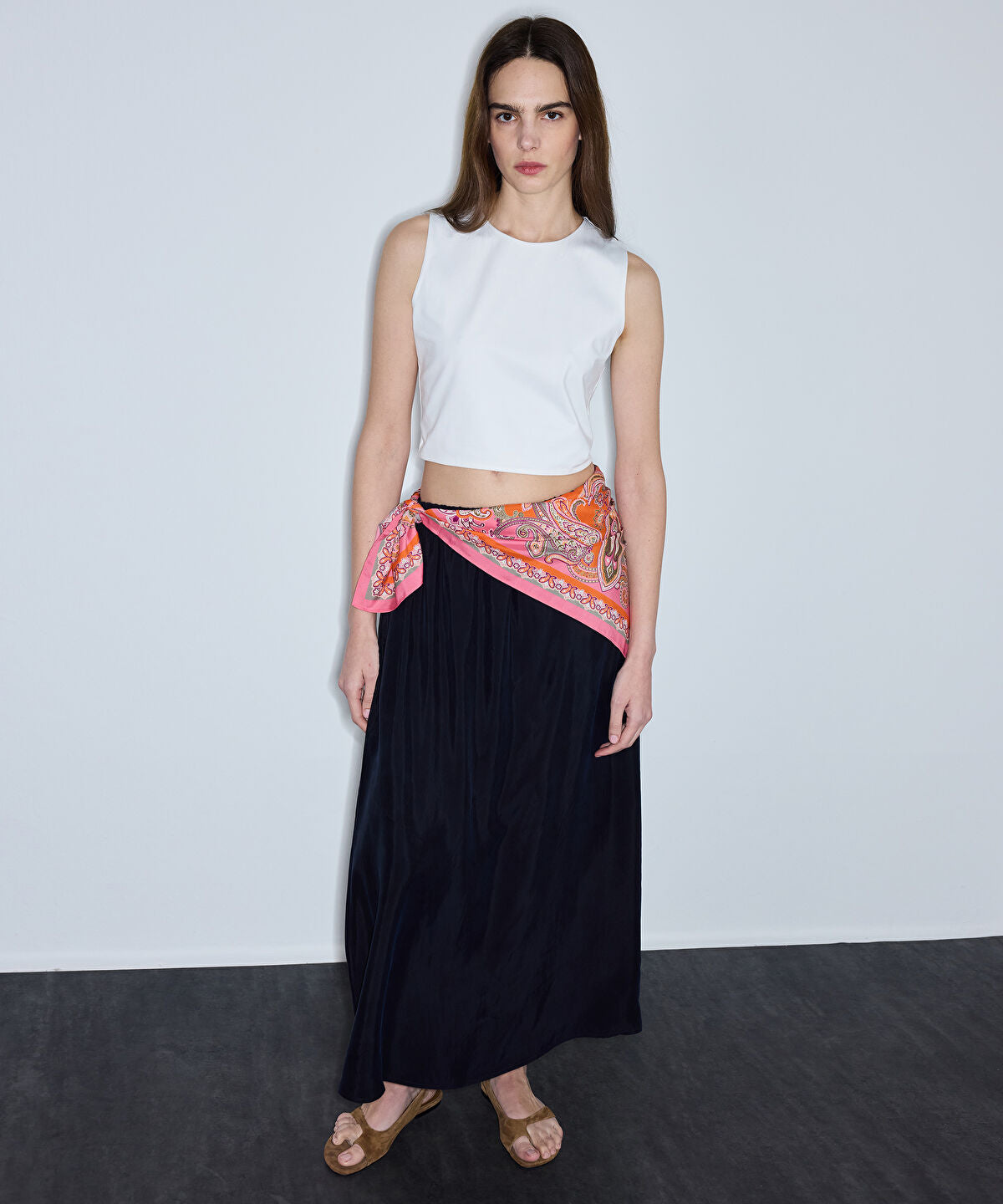Zoomed Crew Neck Cropped T-Shirt
