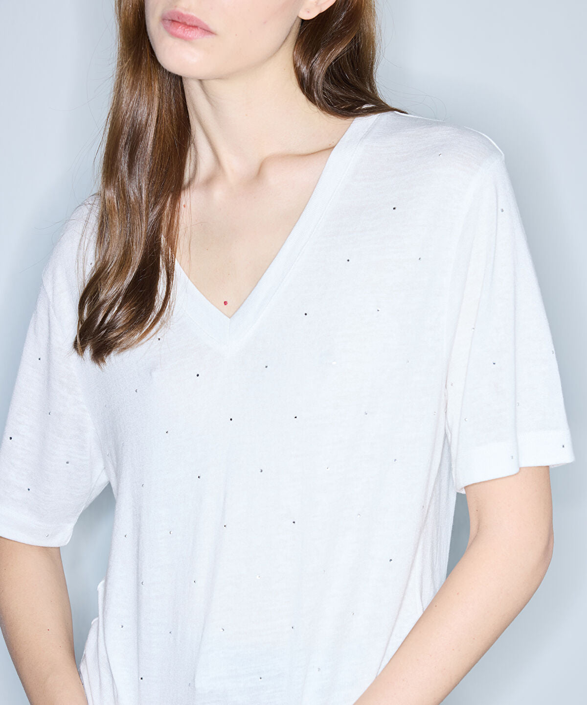 Zoomed Rhinestone V-Neck T-Shirt 