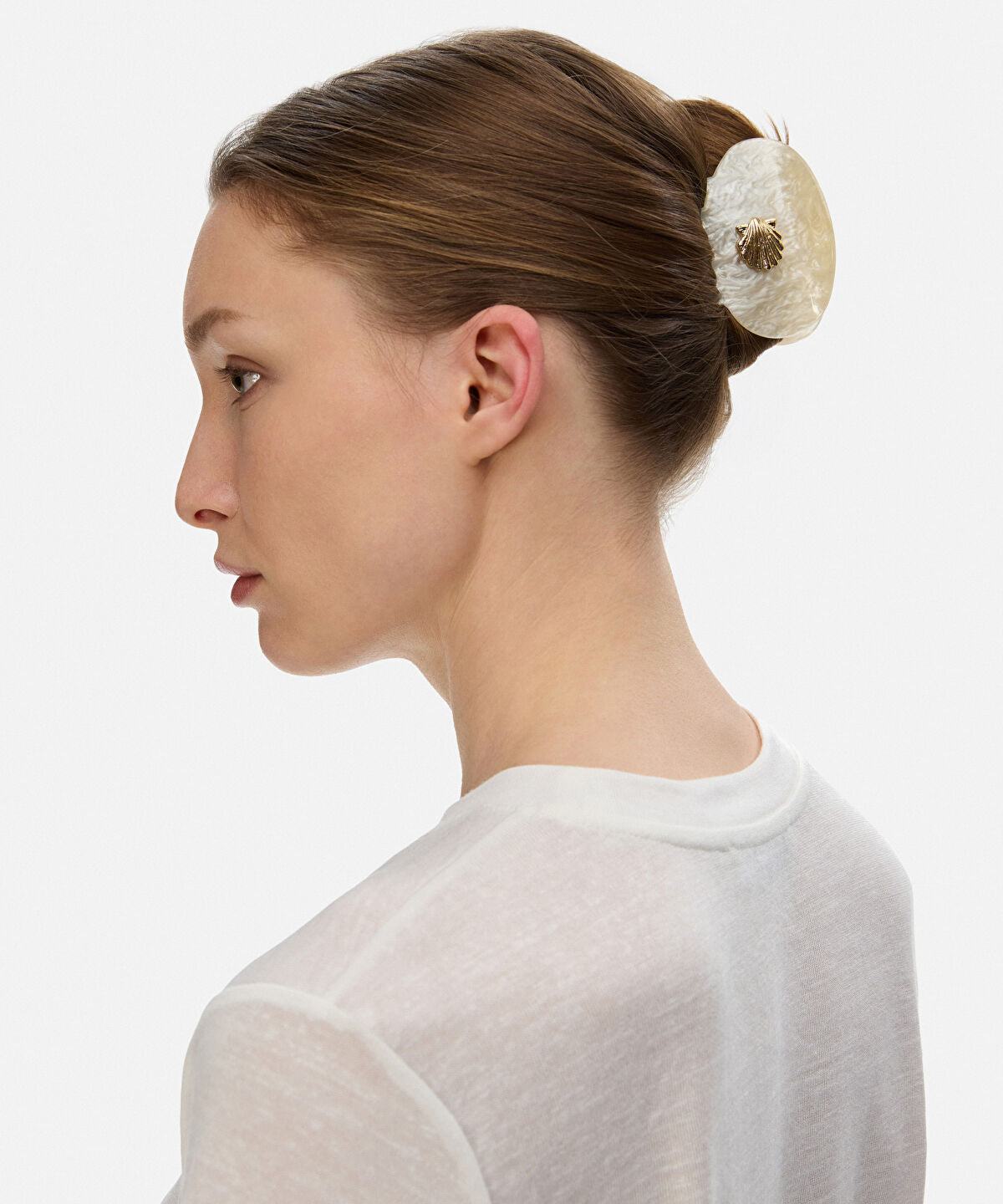 Zoomed Seashell Detail Hair Clip