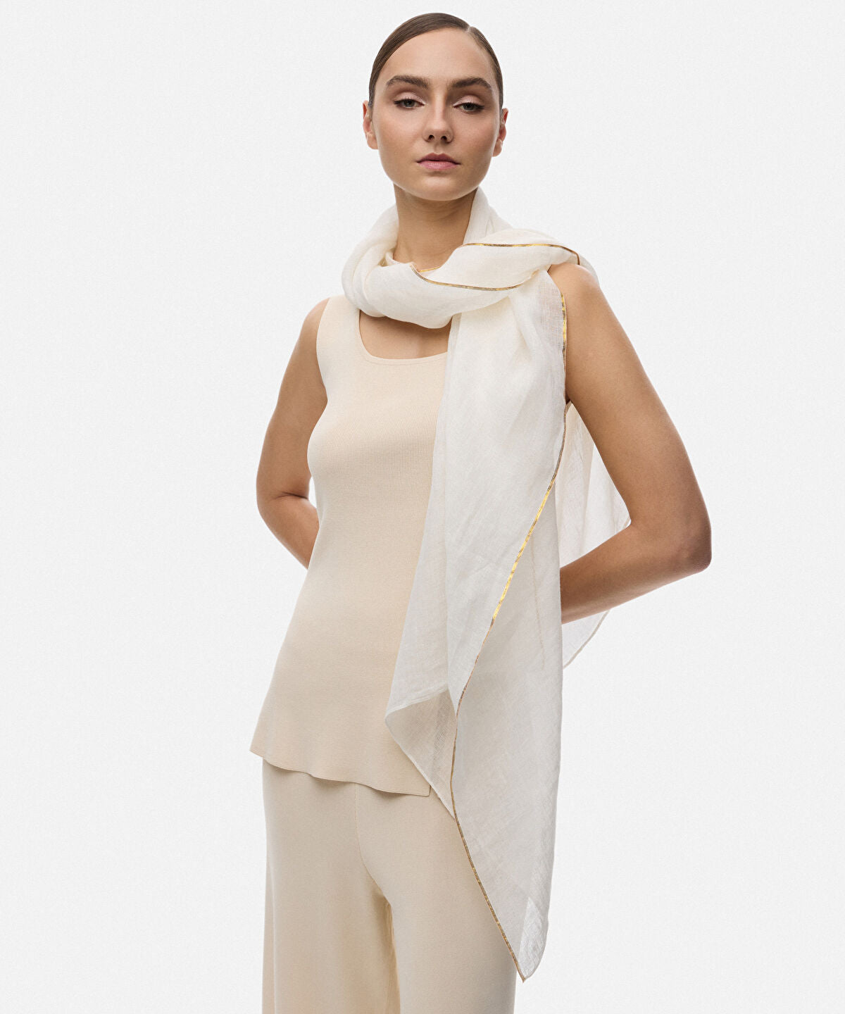 Zoomed Contrast Trim Linen Scarf