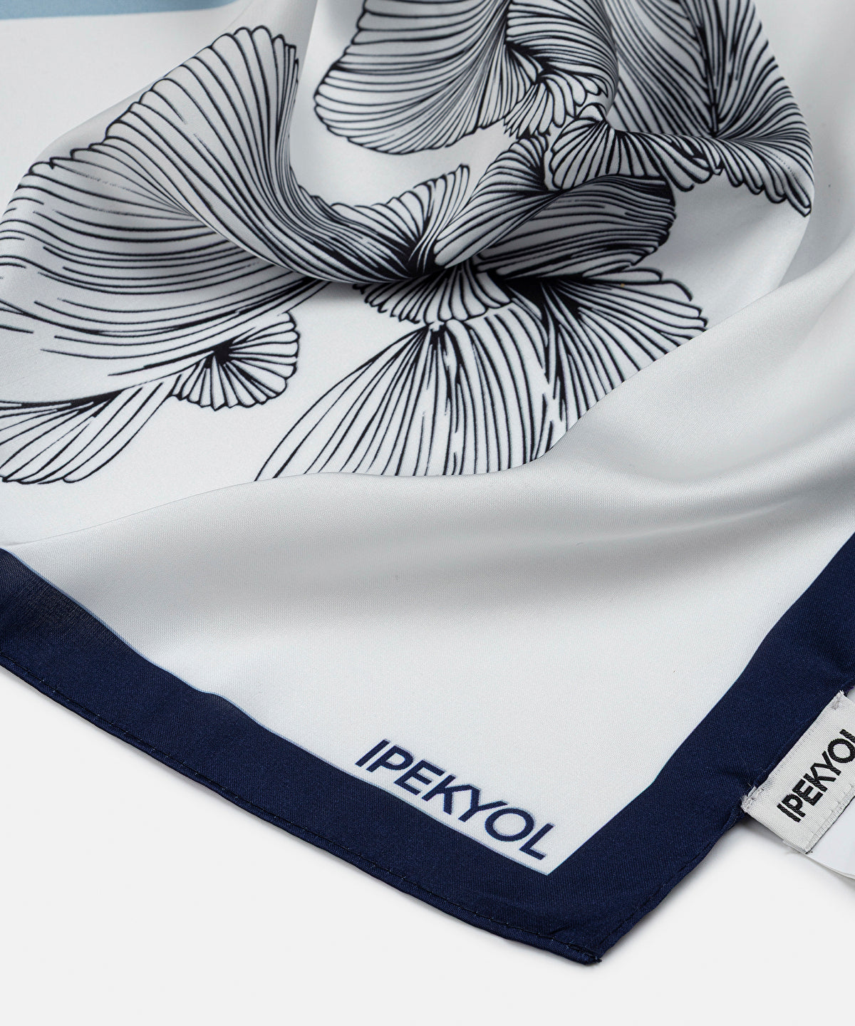 Zoomed Printed Color-Block Scarf