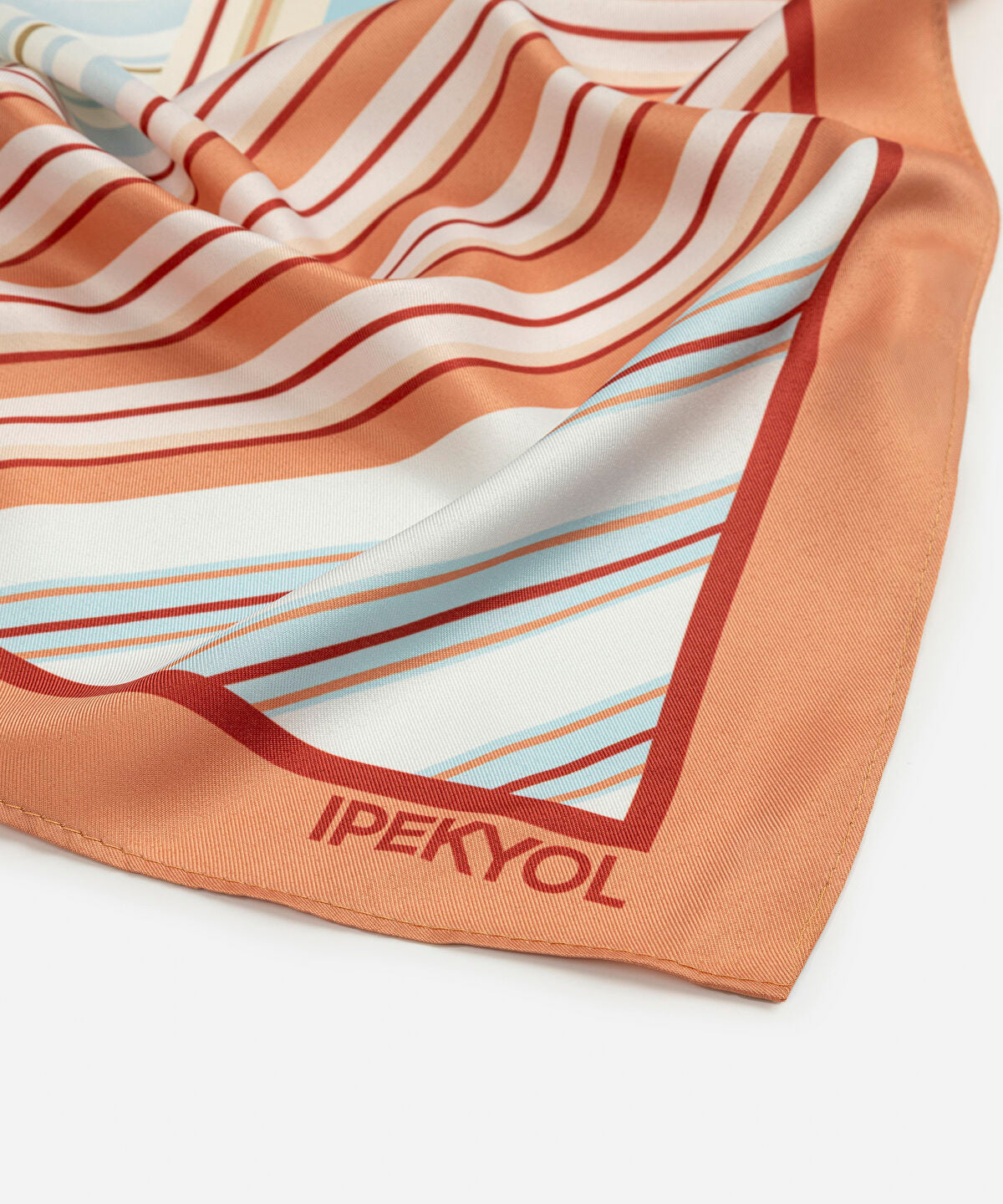 Zoomed Striped Color-Block Scarf