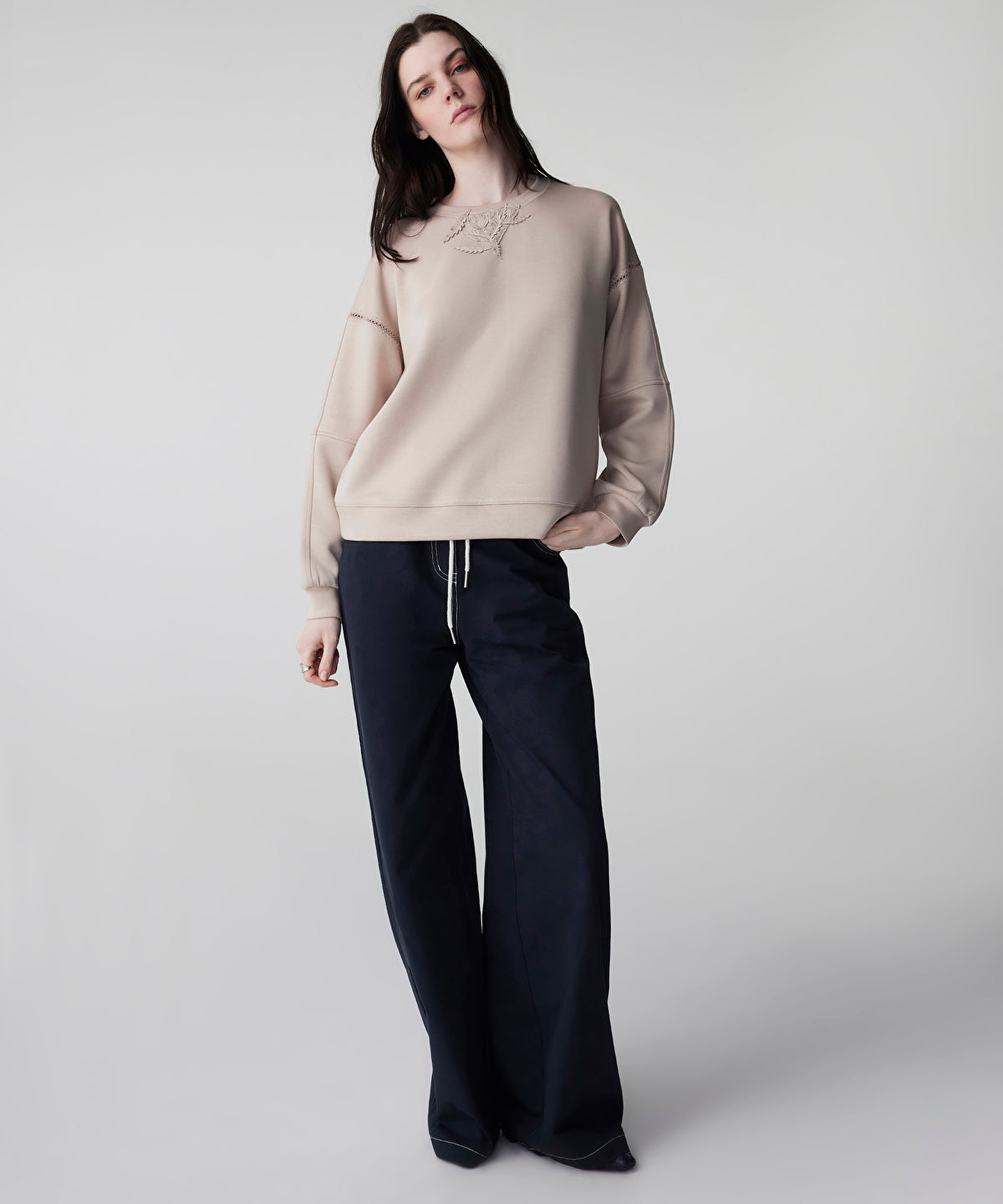 Zoomed Floral Applique Sweatshirt