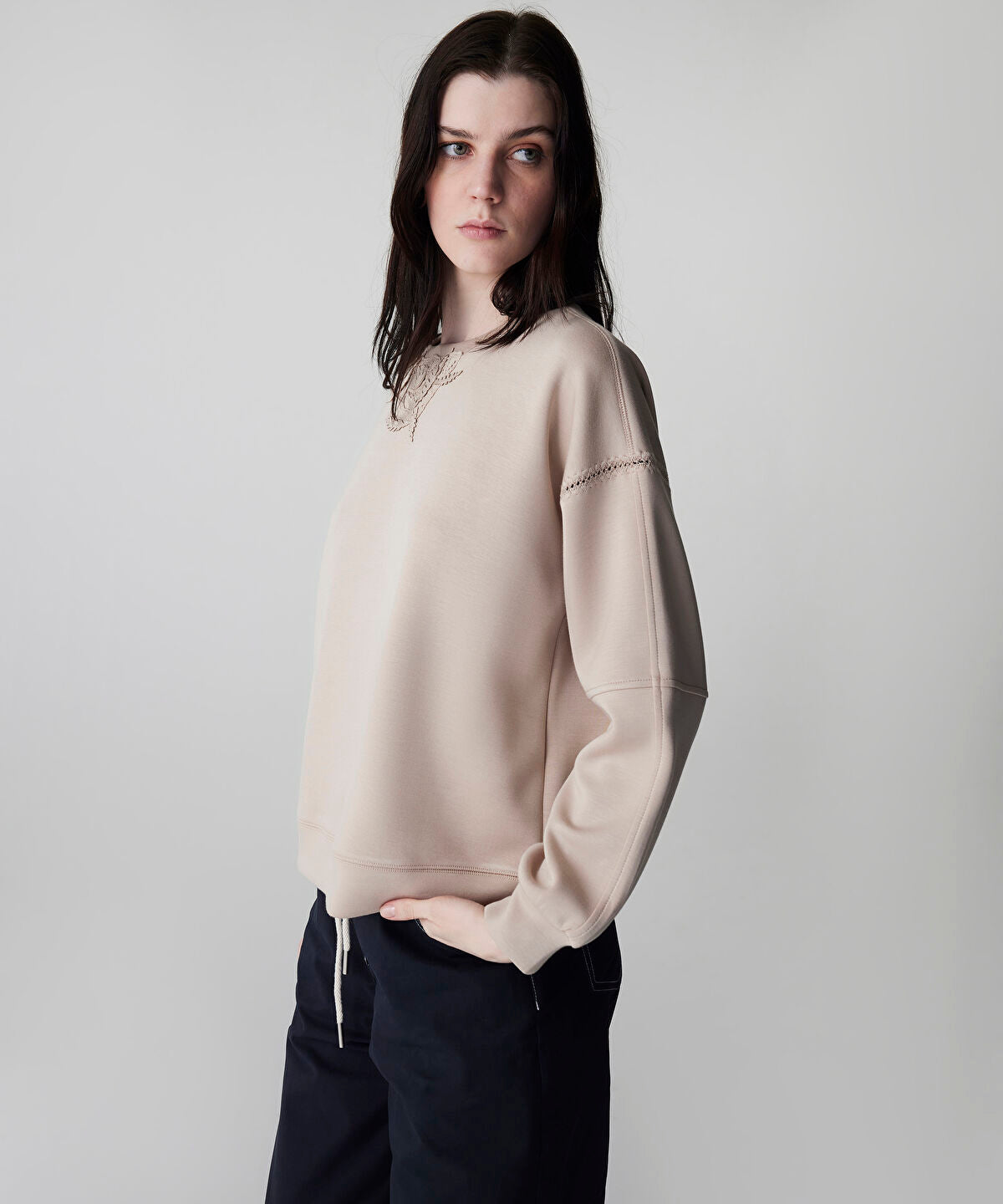 Zoomed Floral Applique Sweatshirt
