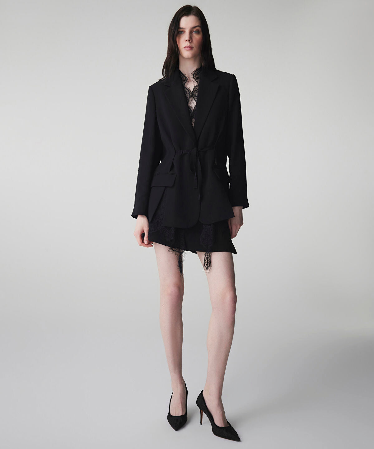 Zoomed Lace Applique Blazer