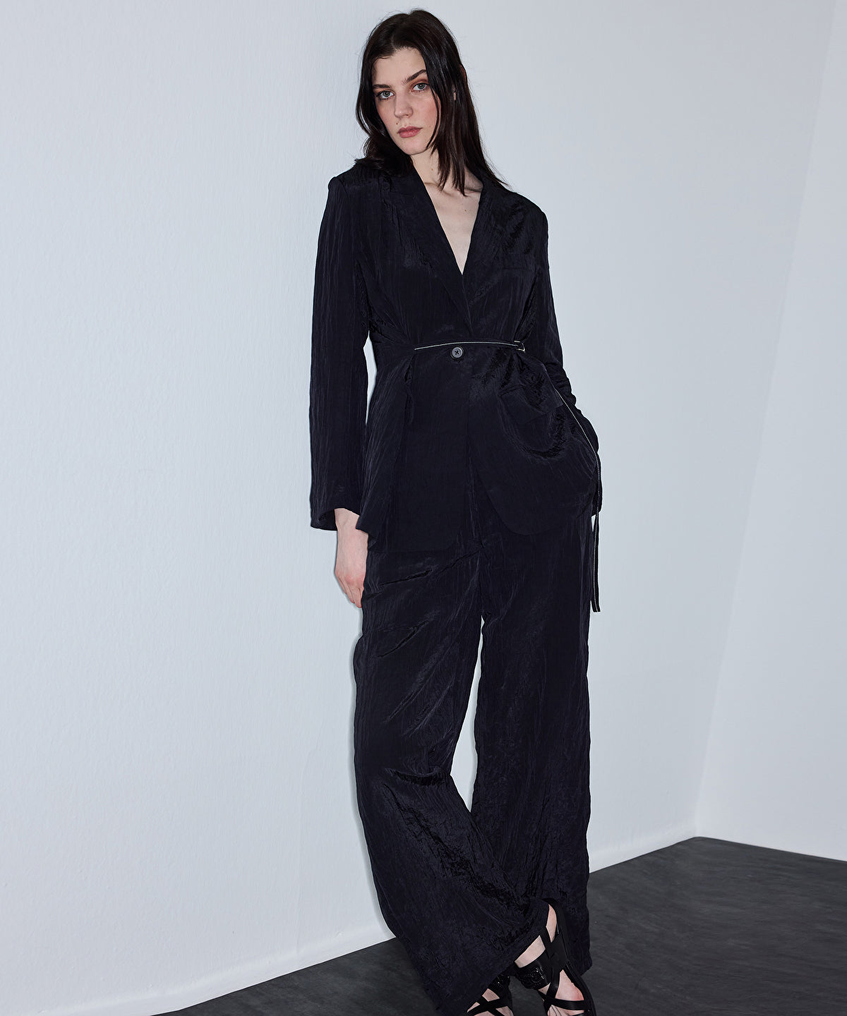 Zoomed Crinkle-Effect Blazer