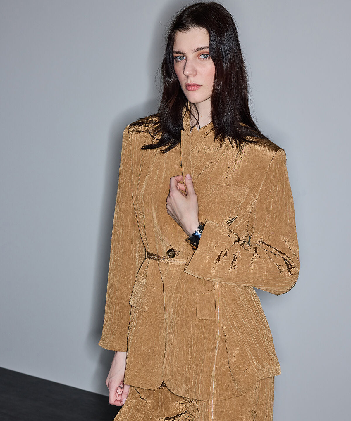 Zoomed Crinkle-Effect Blazer