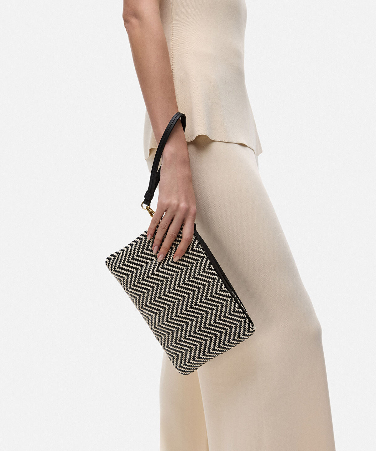 Zoomed Woven Clutch