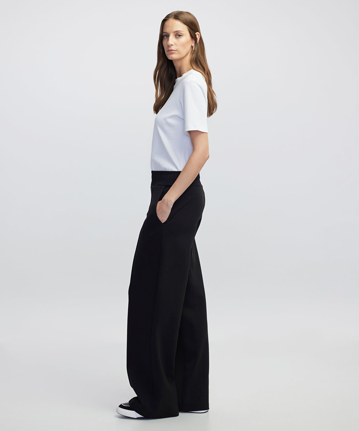 Zoomed Elastic Waist Wide-Leg Trousers