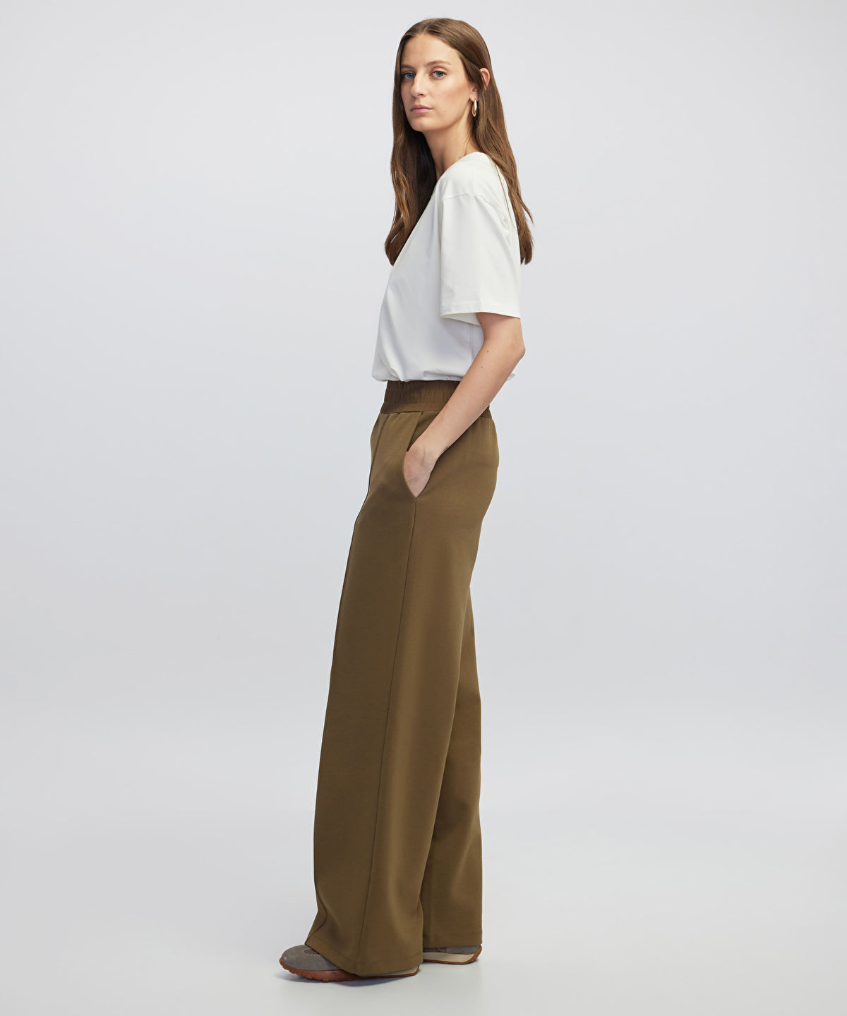 Zoomed Elastic Waist Wide-Leg Trousers